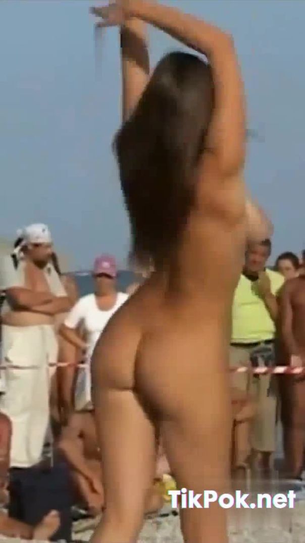 Dancing Naked On The Beach Crowds Loving The Full View Bet You Wish You Were Here Dont Ya